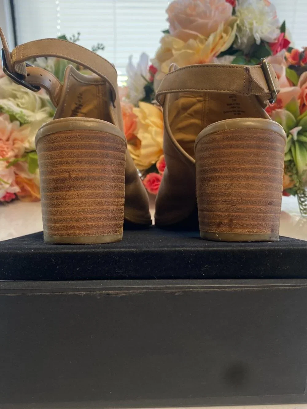 Franco Fortini Aniston Tan Leather Heel Sandals 7.5M